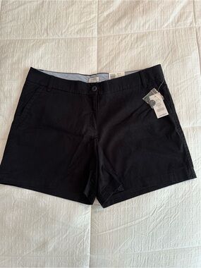 NWT black Caroline Crown & Ivy 5in shorts